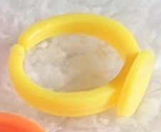 Yellow 100 шт разноцветное детское маленькое кольцо база ручной работы ювелирные изделия DIY Kawaii Детские аксессуары Пластиковая фурнитура с кольцевым основанием 8 цветов - Цвет: Yellow