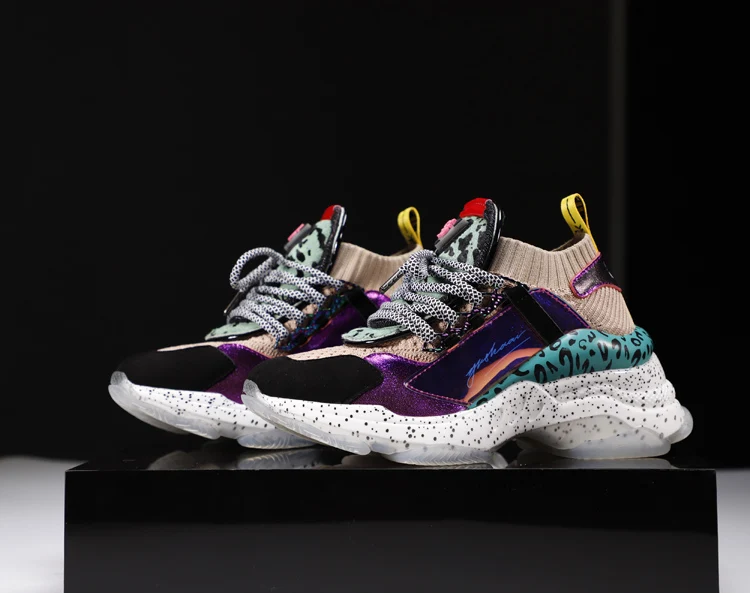 Кожаные кроссовки на платформе и не сужающемся книзу массивном каблуке