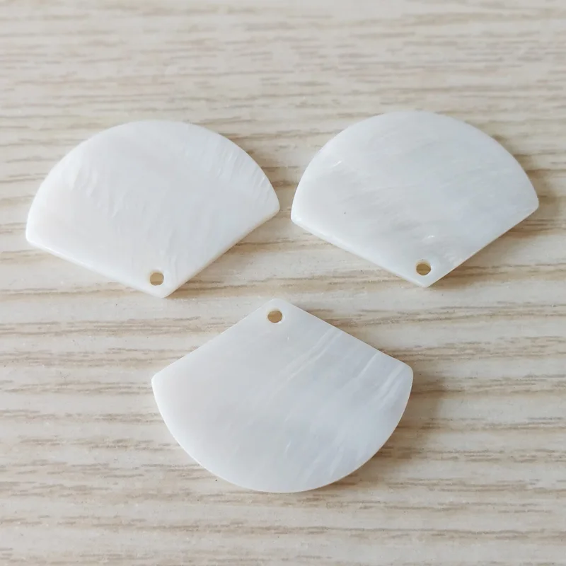 

50Pcs Wholesale Natural Shell Stone Loose Beads Charm fan shape Pendant for Jewelry Making DIY Earring Bracelet Necklace