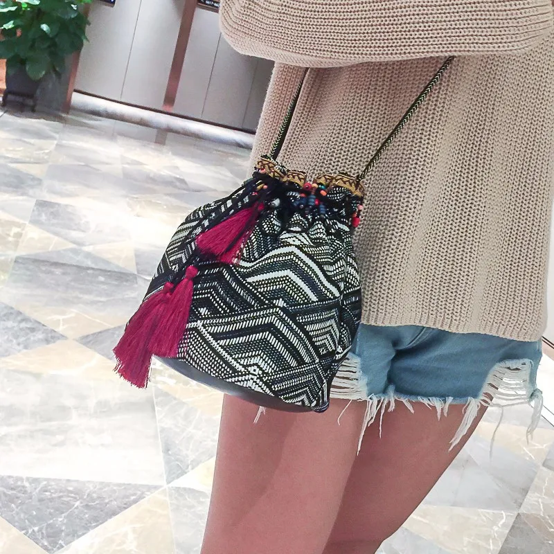 Модные Винтаж Gypsy Boho богемное платье в стиле хиппи Хобо сумки с бахромой и украшенная бисером сумка Для женщин сумка через плечо сумки-мешки бесплатный подарок
