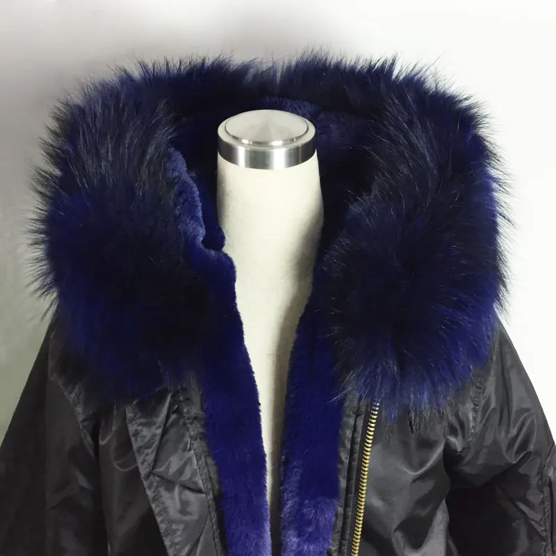 Черная куртка-бомбер темно-синего цвета с искусственной подкладкой сезон