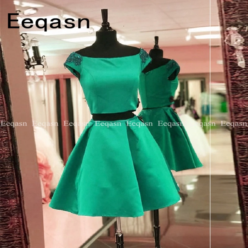 Зеленое короткое коктейльное платье из двух частей 2020 с рукавами крылышками