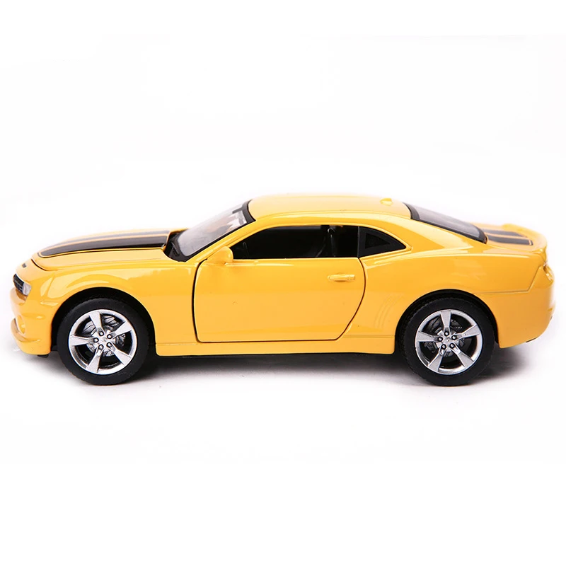 Желтая модель автомобиля в масштабе 1:32 для Chevrolet Camaro литая из сплава