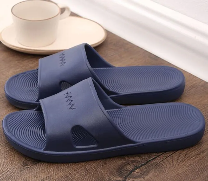 Dark Blue Новинка; домашние тапочки; мужские домашние сандалии для купания на нескользящей мягкой подошве; Домашние Банные Тапочки - Цвет: Dark Blue
