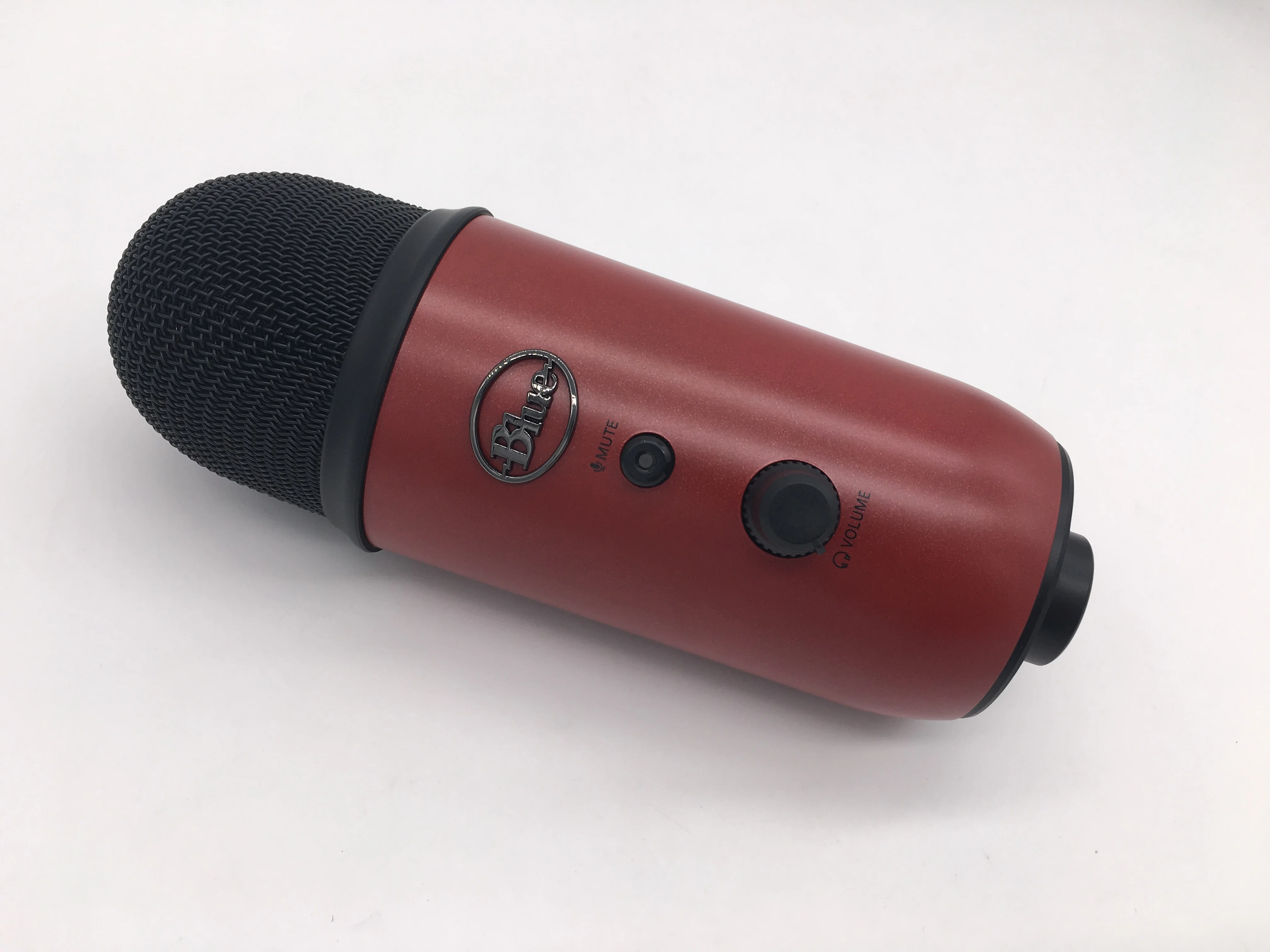 Студийный USB конденсаторный микрофон Blue Yeti для прямой трансляции и записи с
