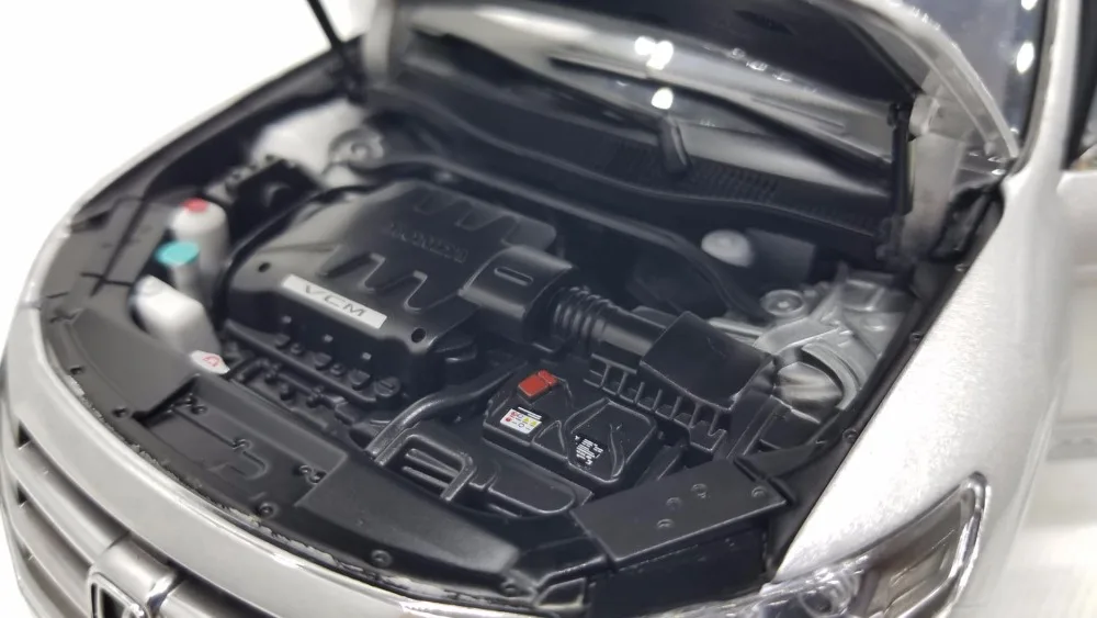 1:18 литая под давлением модель для Honda Crosstour 2011 серебро Sportback редкий сплав игрушечный автомобиль миниатюрная коллекция подарки Accord