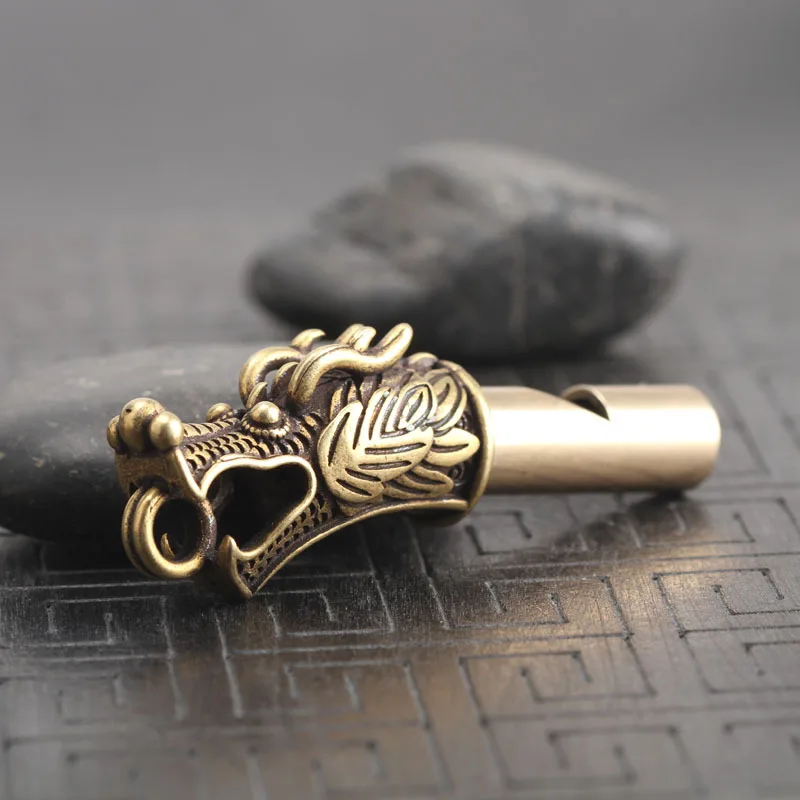Dragon Head Pendant Copper Dragon/Skull Head Keychain Pendants Outdoor Referee Whistle Vintage Key Chains for Wild Survival Whistles Keyring Jewelry - Цвет: Dragon Head Pendant