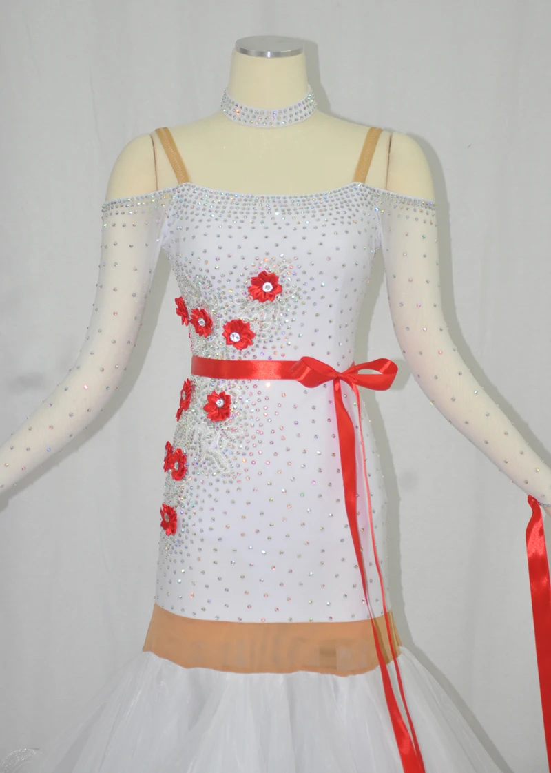 Бальные конкурсные танцевальные платья белые женские с длинным рукавом