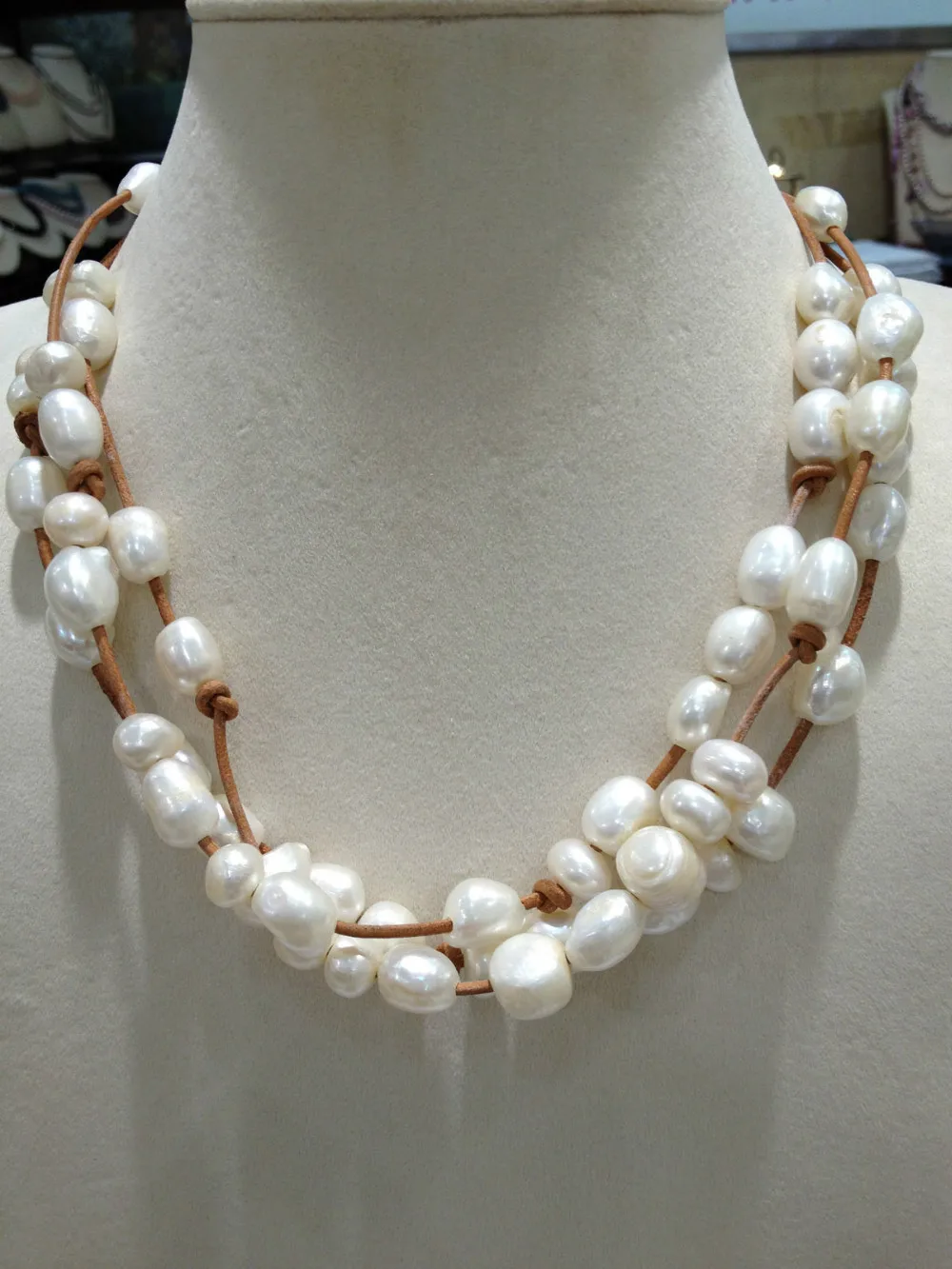 Ожерелье из барочного пресноводного жемчуга с кожаным многослойным коричневым