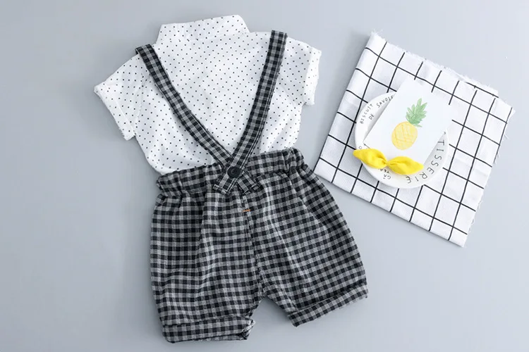 Summer models 0-3 years old boy summer new short-sleeved cotton shirt bib two-piece suit generation hair |