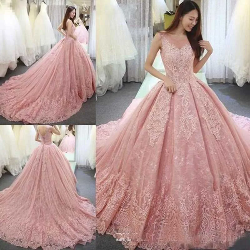 Роскошные розовые платья Quinceanera A Line совок шеи развертки поезд Бальные платья для выпускного вечера Кружева Аппликации открытая спина Сладкие 16 Платья