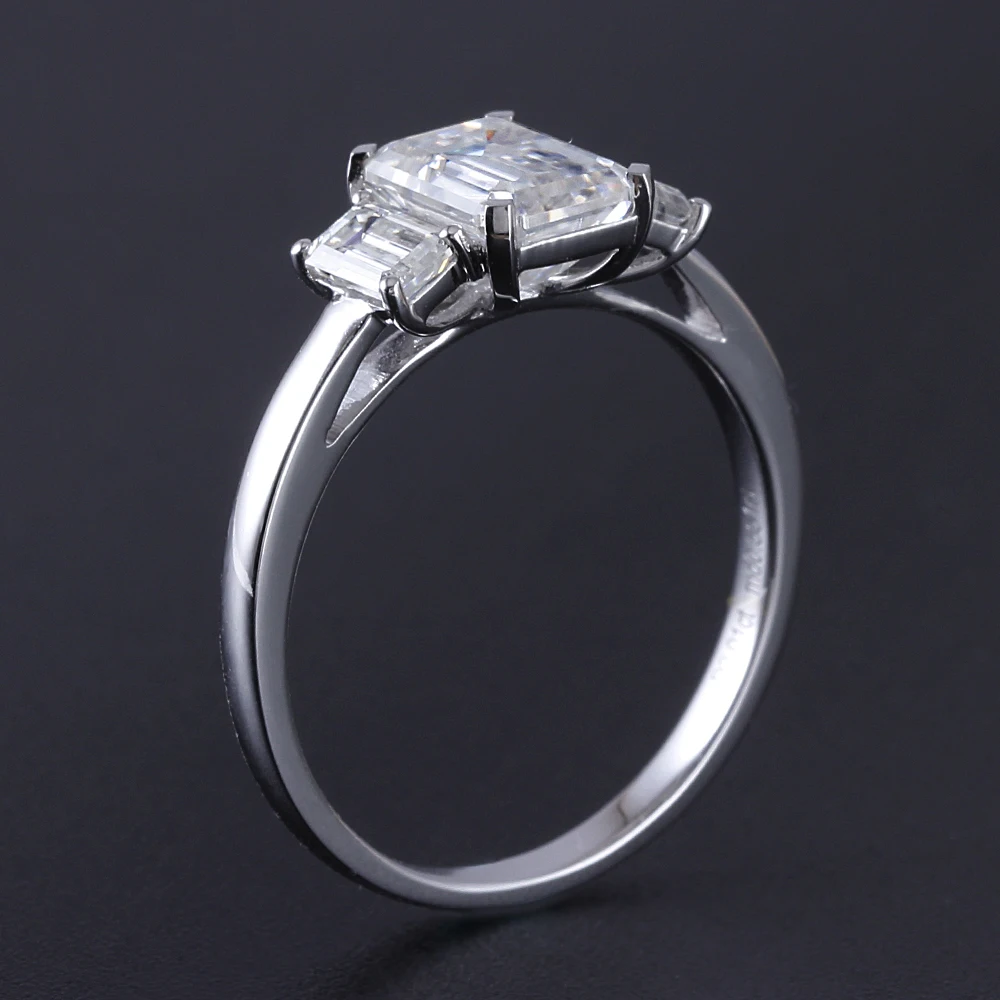 Кольцо для помолвки Transgems 18K 585 белое золото моиссанит центр 6X8mm F цвет изумруд 3