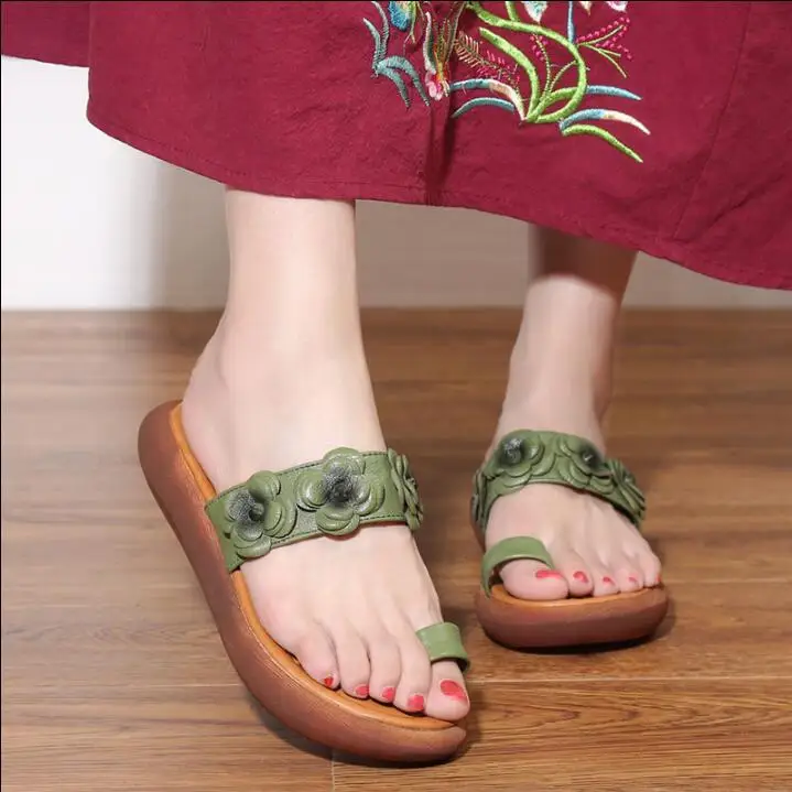 Женские шлепанцы с цветочным принтом летние из натуральной кожи на платформе