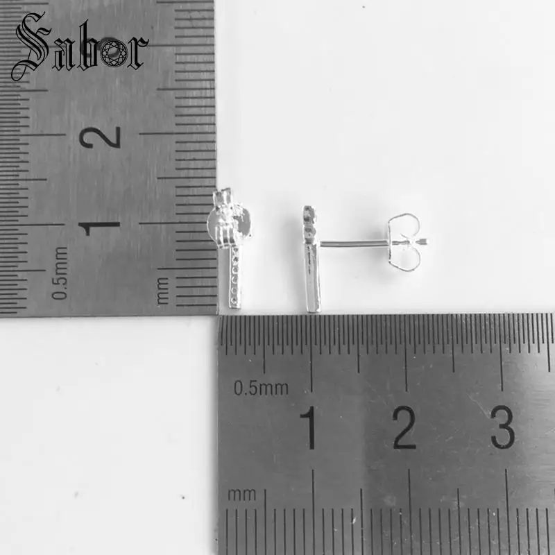 Женские серьги гвоздики с крестиком вечерние серебристого цвета в подарок