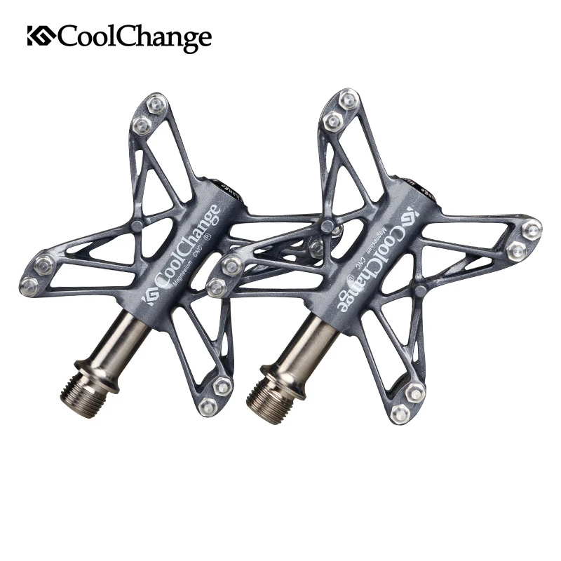 

CoolChange Mountain Road Bicycle Hollow Pedals Lightweight Alloy material Bike Universal Pedal Universal Bike Accessories