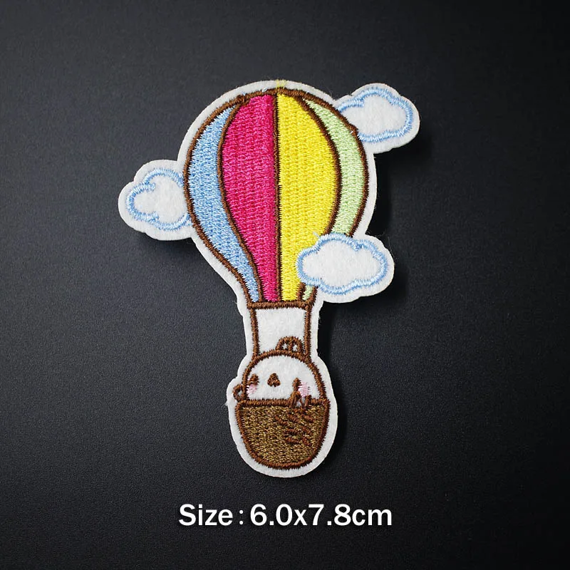 Вышитые значки-аппликации в виде собачьих губ