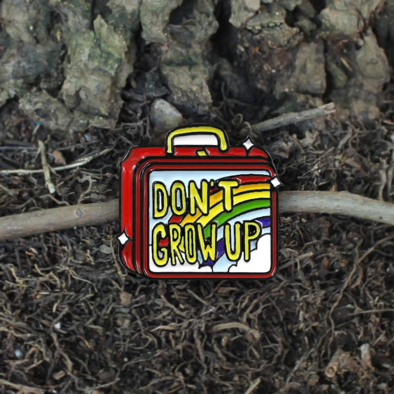 Эмалированная брошь Don't Grow Up для ручного чемодана радужная ланч бокса свитера