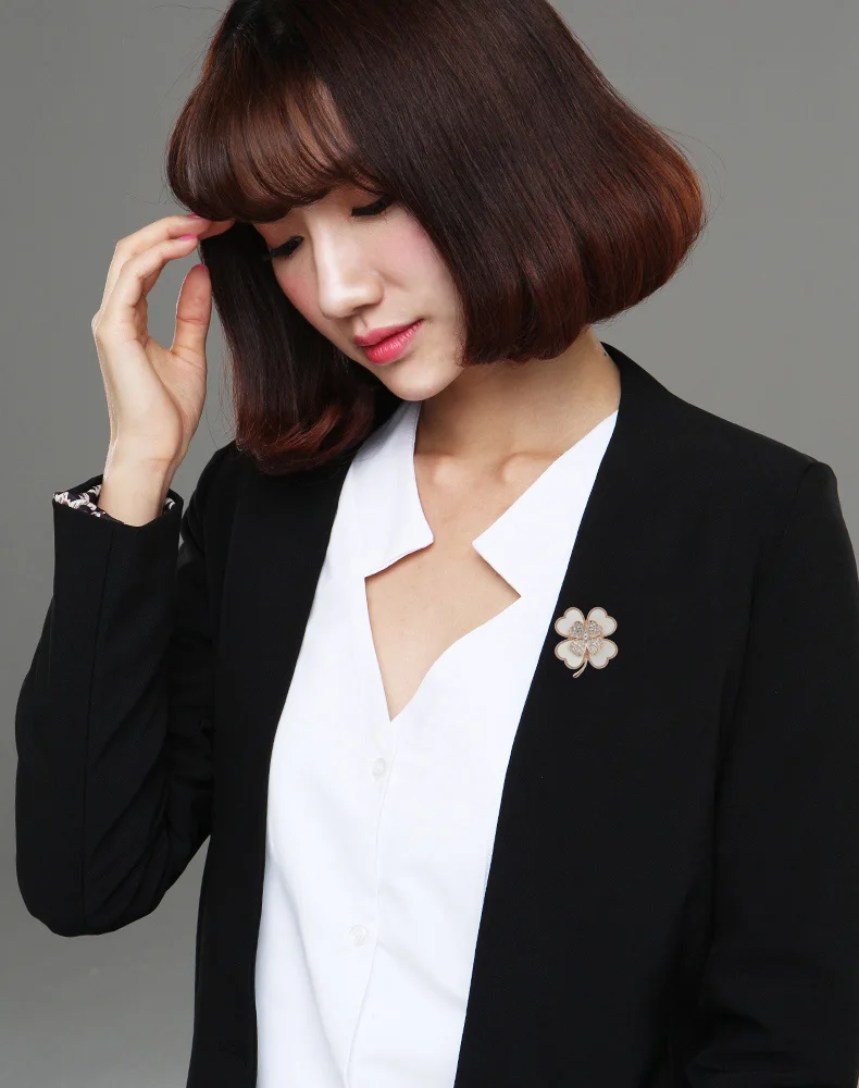 Акриловый лист брошь в форме клевера для женщин Золотой Цвет Брошь со стразами