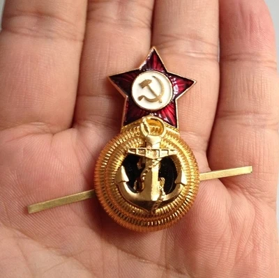 Россия, СССР, кепка, значок на лацкане, на булавке, винтажный античный классический ретро металлический значок, армейский сувенир, двуглавый орел, эмблема темно-синего цвета