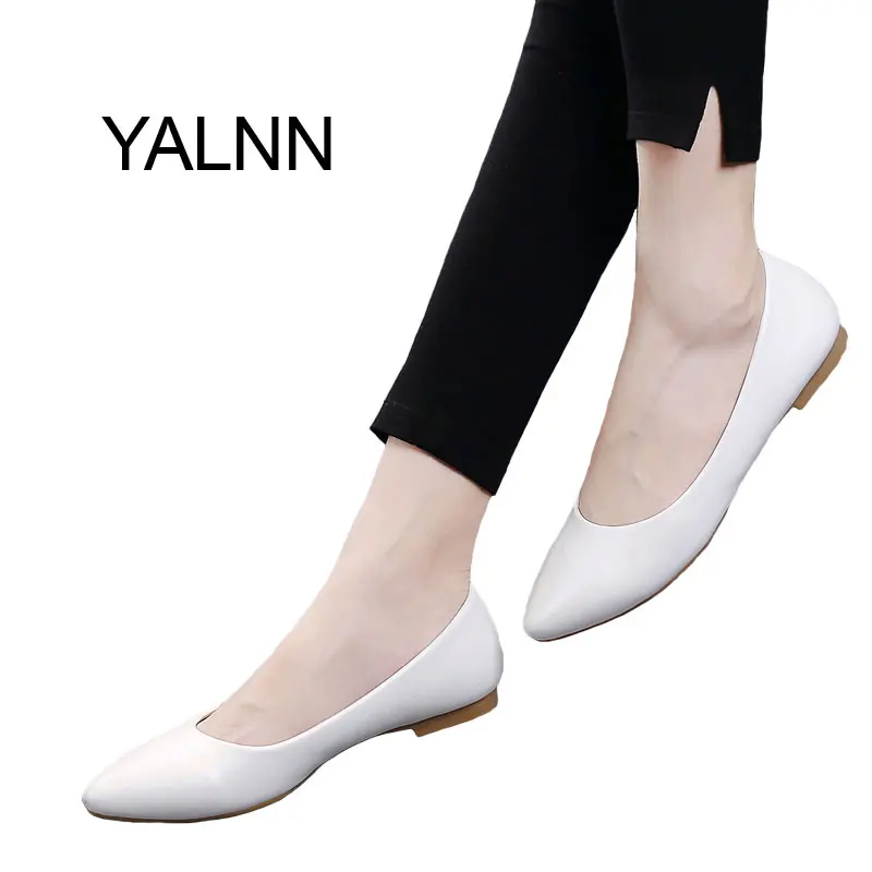 Женская обувь на плоской подошве YALNN белая кожаная платформе с острым носком