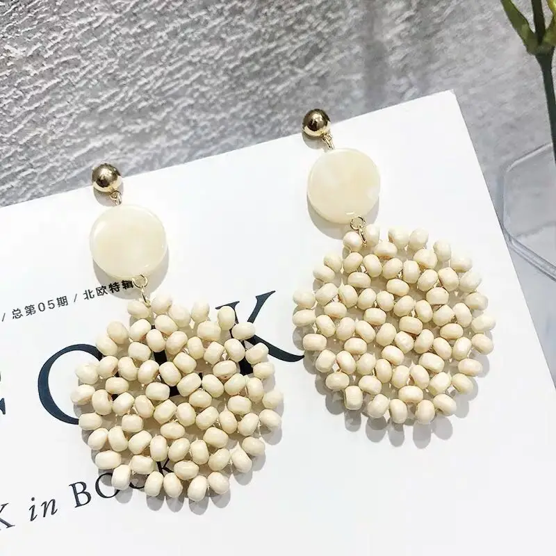 Новые дизайнерские длинные серьги с круглым подвесом из бамбука, подходящие для классического стиля женщин, с вырезами.