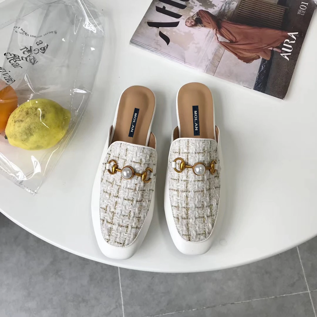 Бренд molan; Дизайнерская обувь; Новинка года; роскошные Тапочки на плоской подошве с жемчугом и металлической цепочкой; женские удобные лоферы без застежки; вьетнамки