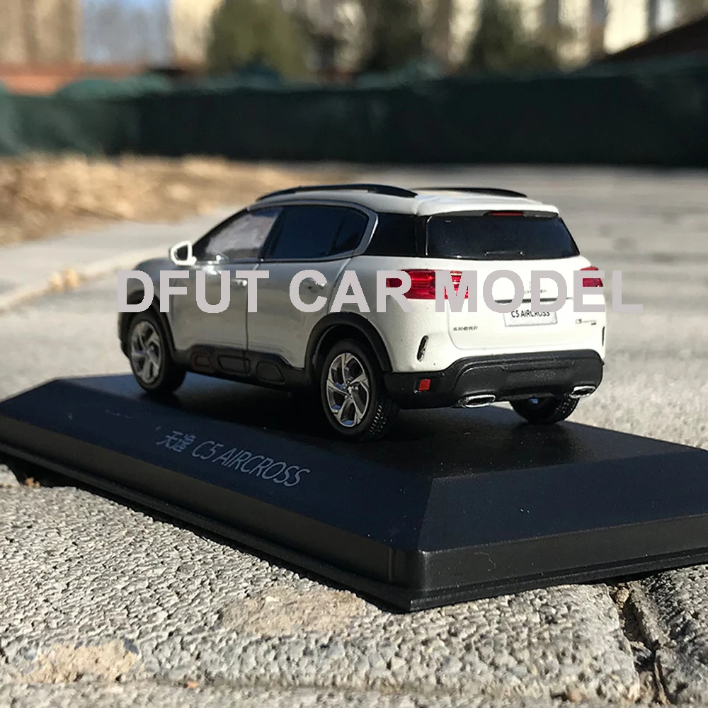 Литая в масштабе 1:43 игрушечная спортивная машина из сплава модель C5 детских