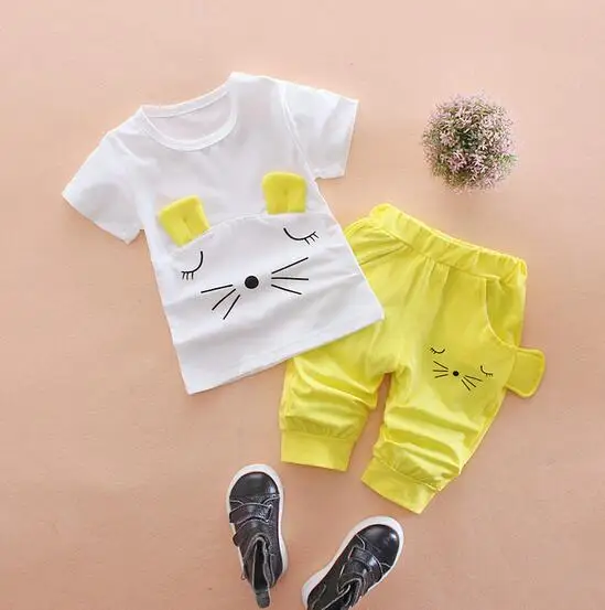 Комплект одежды из 2 предметов для маленьких девочек: верх + короткие штаны летние