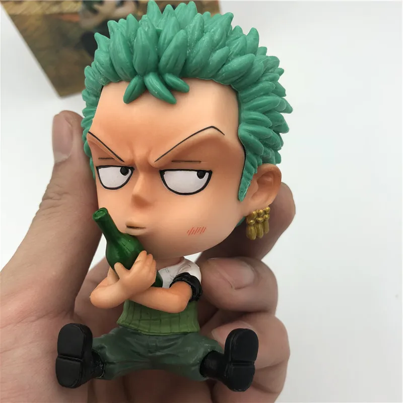 Один Кусок Roronoa Зоро бутылка обнимает детство Q сидя Ver. ПВХ Фигурки OP Luffy Ace прекрасные коллекционные игрушки модель 10 см