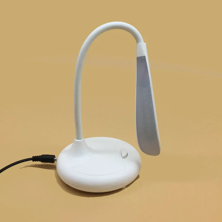 Светодиодная светодиодный настольная лампа для защиты глаз Usb зарядка свет книги