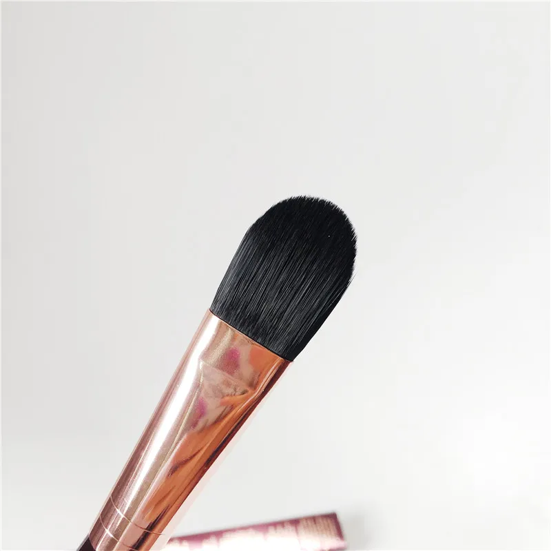 Кисть для тонального крема bdbeauty CT плотная синтетическая жидкая нанесения основы