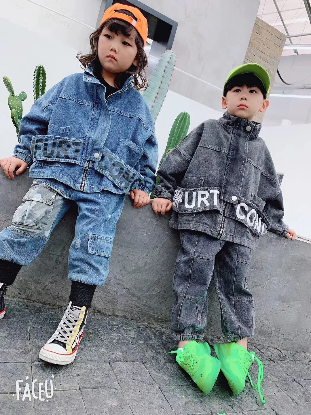 Детский джинсовый костюм г. Новая Осенняя джинсовая куртка с надписью для девочек