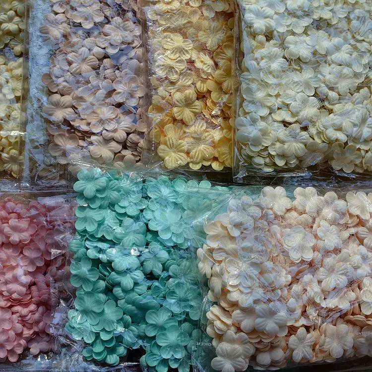 Цветные лепестки цветов из ткани белые роз шифоновая розетка свадебный цветок