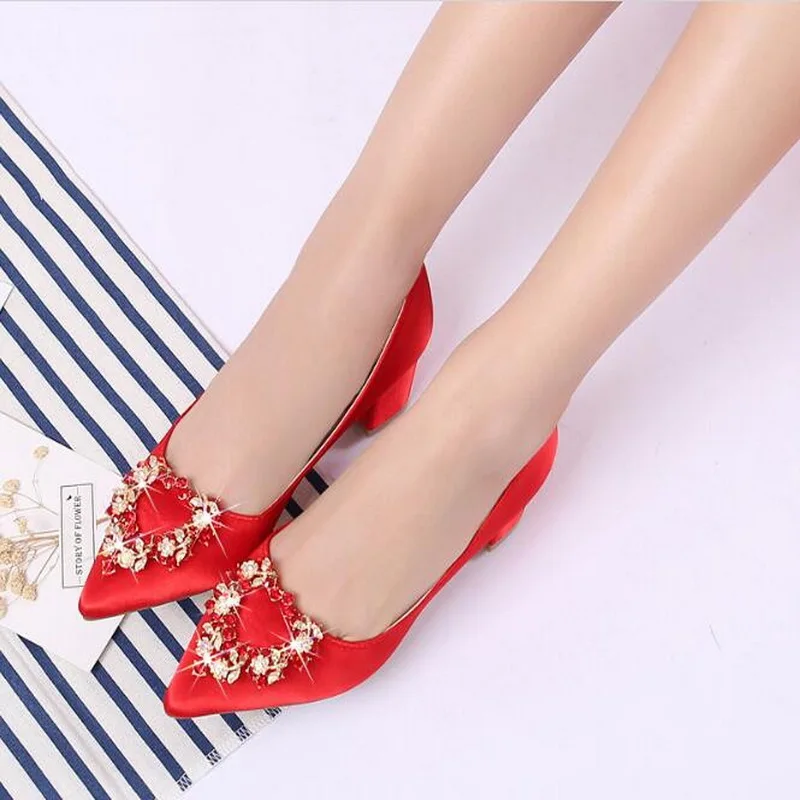 Новинка 2018 года свадебные туфли Красного цвета из сатина в европейском и