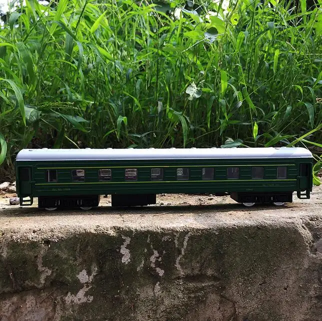 

Flashing Musical Model trains Alloy toy train Childhood Nostalgia Green Train kids toys