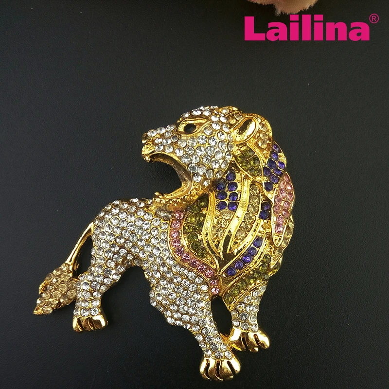 Булавка золотистого цвета с кристаллами разноцветная коричневая брошь Лев