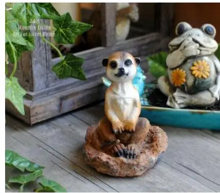 Милый эльфийском Смола моделирование маленький meerkat сад во внутреннем дворике