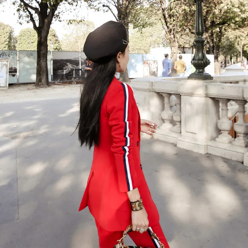 Женский костюм из блейзера и брюк элегантный повседневный в полоску двух