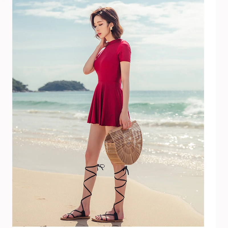 Консервативный купальник женский цельный короткий рукав юбка красный черный