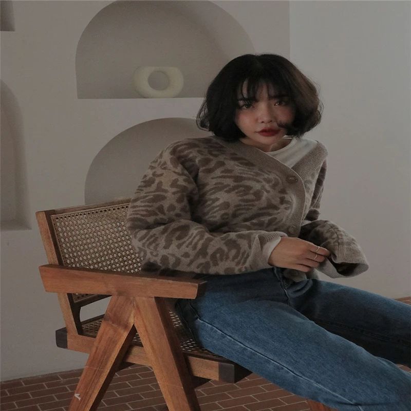 HziriP Women Knitted Sweater 2018 New Autumn Fashion Single Breasted Classic Leopard Print Cardigans V-Neck Female Outerwear |