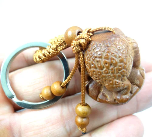 Кольцо для ключей из натурального красного дерева с трехмерной гравировкой |