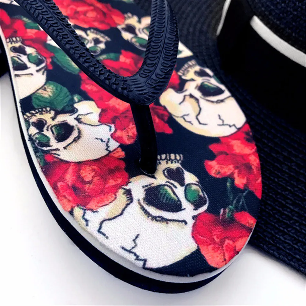 Мужские шлепанцы для отдыха дизайнерские на плоской подошве с принтом в виде