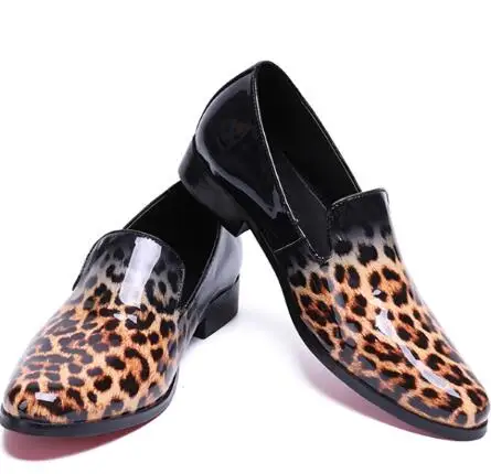 

Men Loafers Casual Shoes Handmade Leopard Patent Leather Slip On Shinny Round Toe Printing Red Bottom Men Flat Shoes Moccasin