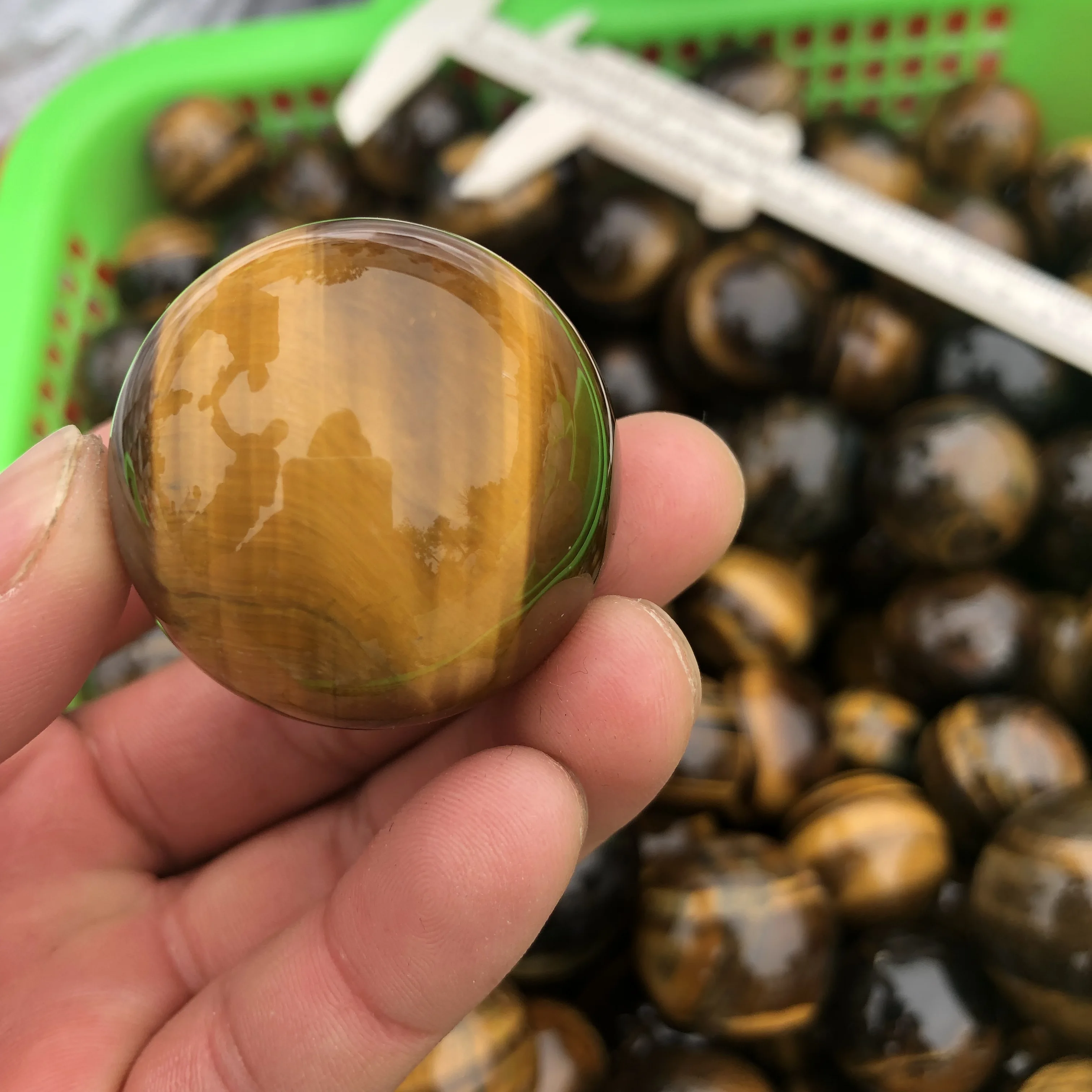 7 шт. заживление с очень натуральным золотым хрустальным шариком Тигрового Глаза