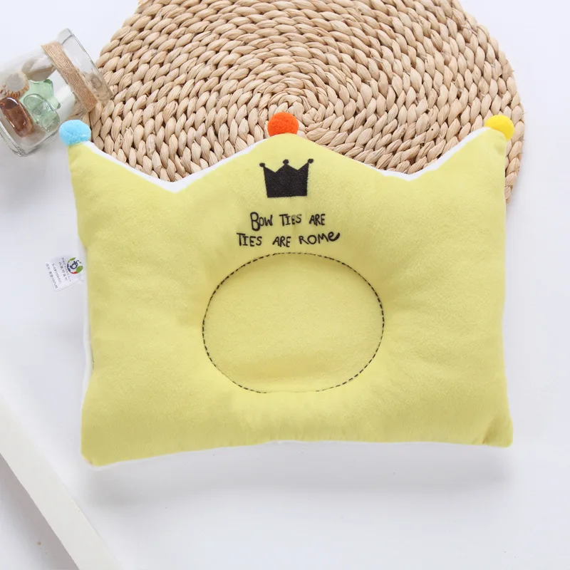 yellow Crown Shape Baby Head Shaping Pillow Newborn Prevent Flat Head Cushion Cotton Baby Pillow For Bed Infant Head Protector Cushion - Цвет: yellow