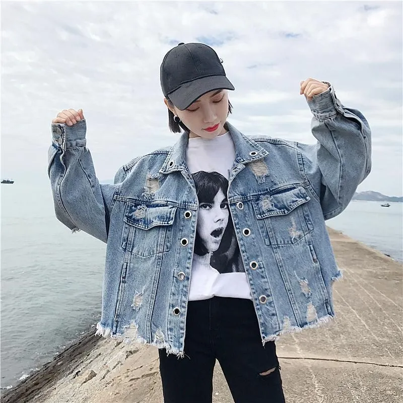 Женская джинсовая куртка с потертостями длинным рукавом Весенняя Свободная