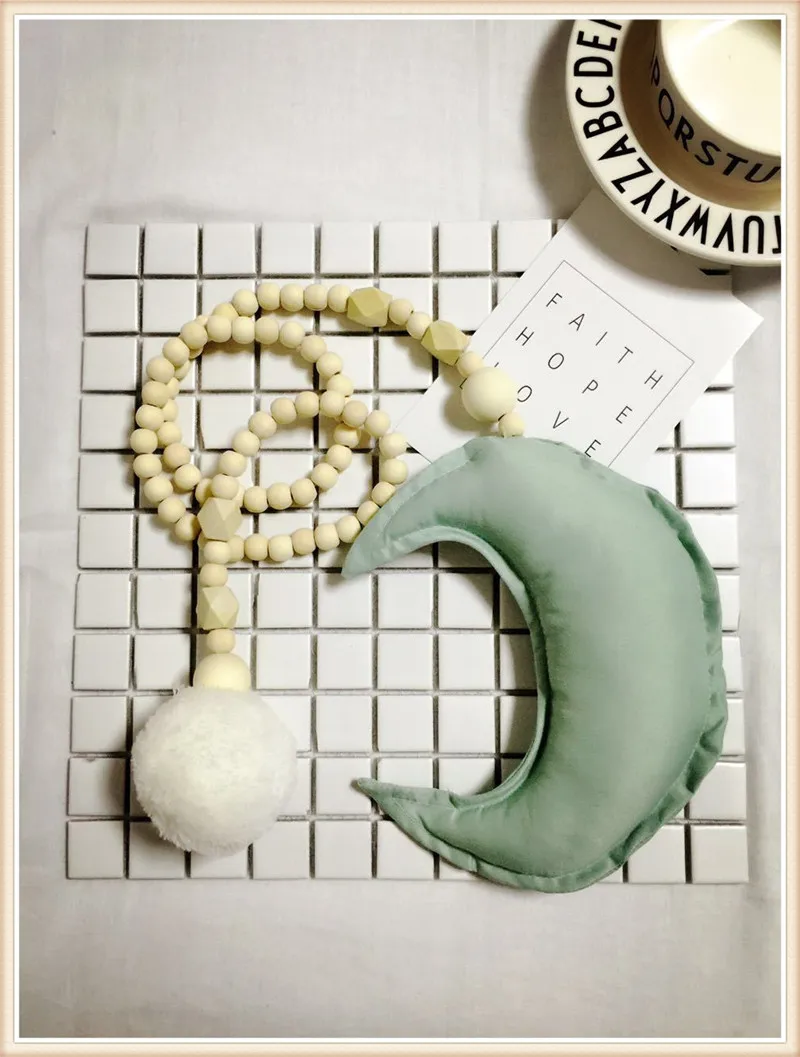 Гирлянда с деревянными бусинами в скандинавском стиле подвеской на Луну и