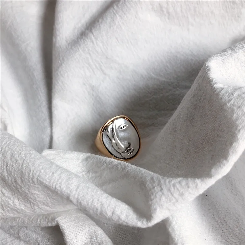 AOMU Hot Sale Fashion Jewelry Rings Metal Abstract Face Mask Marble Rings Index Finger Rings For Woman Jewelry Gift