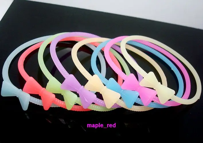 Оптовая продажа 100 шт./лот смешанный стиль ночные светящиеся огни эластичные силиконовые резиновые браслеты