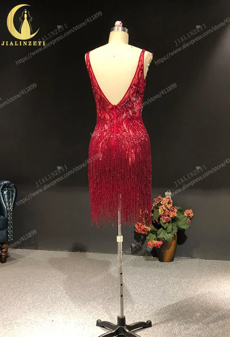 Рисунок 4 - Платье женское вечернее с V-образным вырезом